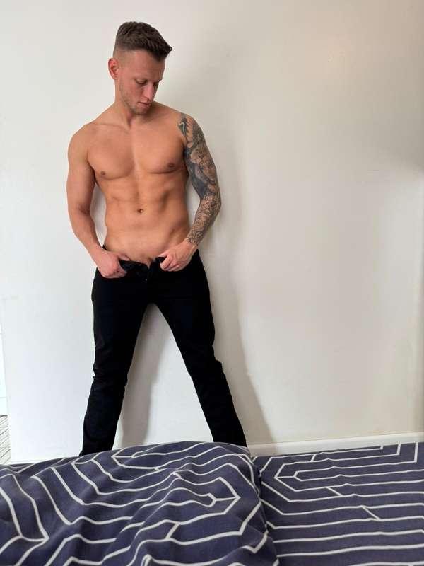 @foxy_garry huge guy with big cock!! 23 cm 🥵👇@foxy_garry✅ 𝐒𝐮.. 2