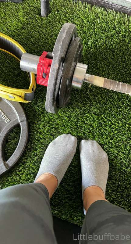 You can now buy my workout socks at buffbabeshop.com 🥰