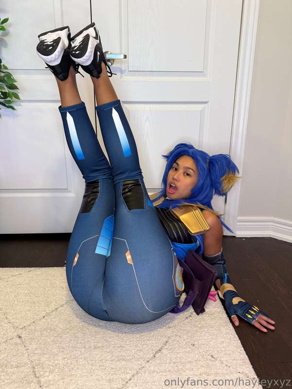 (Album + VIdeo) Neon from Valorant Cosplay! Showing off this.. 7