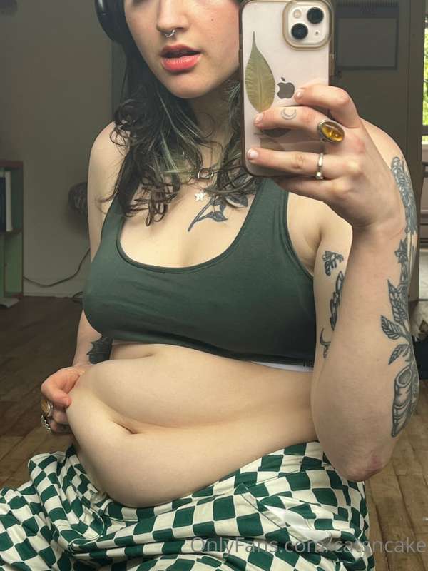 why HELLO stretch marks :0 3