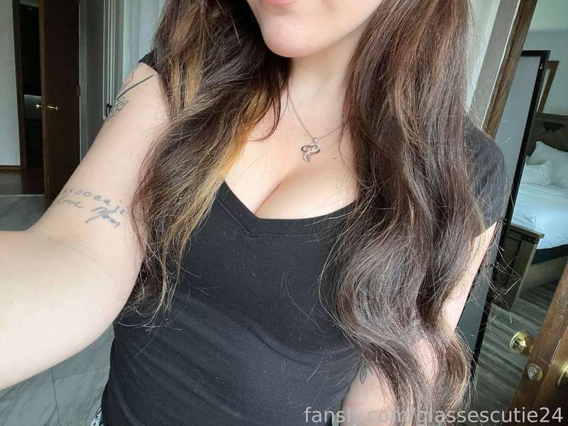 Glassescutie24 - Fansly - 24 Apr, 2022
