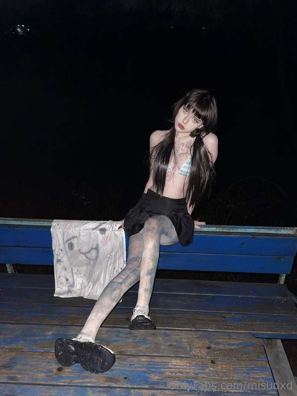 I like the unusual dark atmosphere, especially in this outfi.. 2