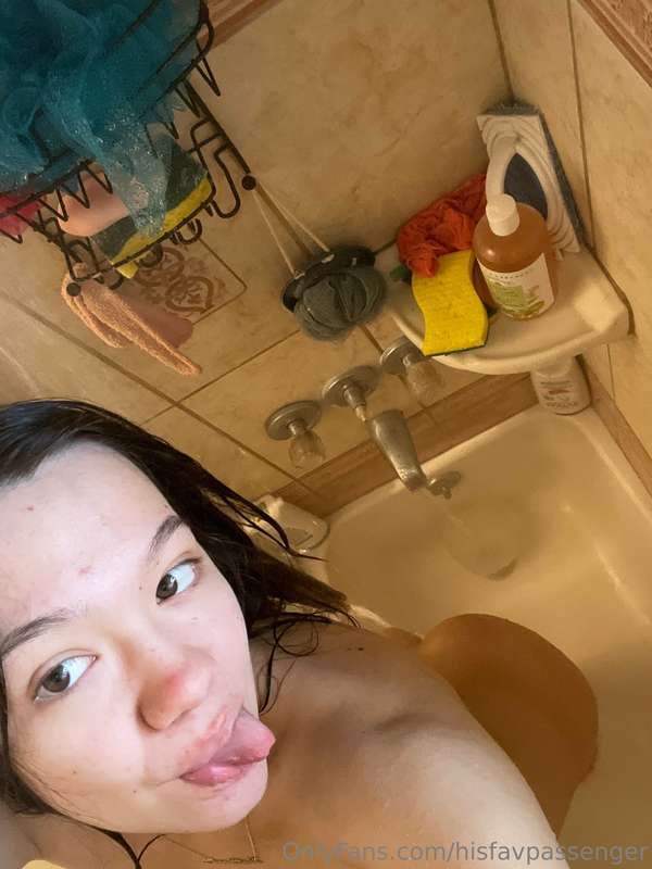 Enjoy my cute shower pics 🍑and vids keep swiping >>>>> it ge..