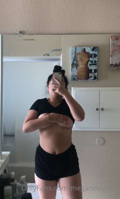 @asianbbygirl18 loves taking it in the ass🔥 Add her right no..