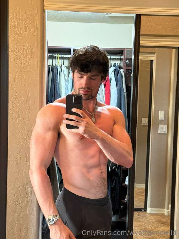 These biceps? All yours to admire 💪