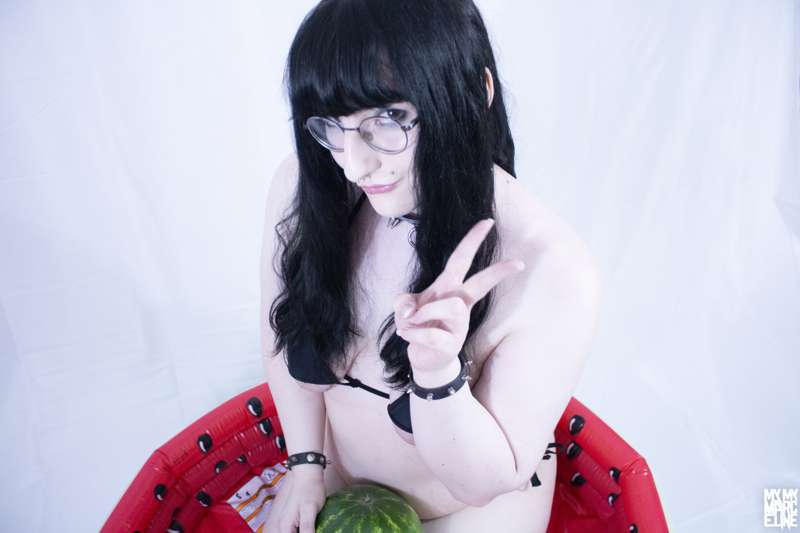 💦🍉[Watermelon Fuck]🍉💦

It's been so hot and humid recently, .. 36