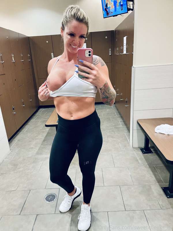 Does my fit mom bod turn you on?
