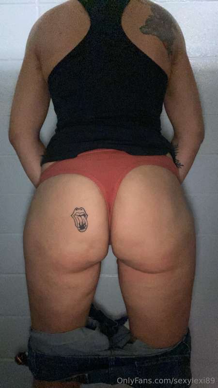 Happy Thong Thursday my loves 😘