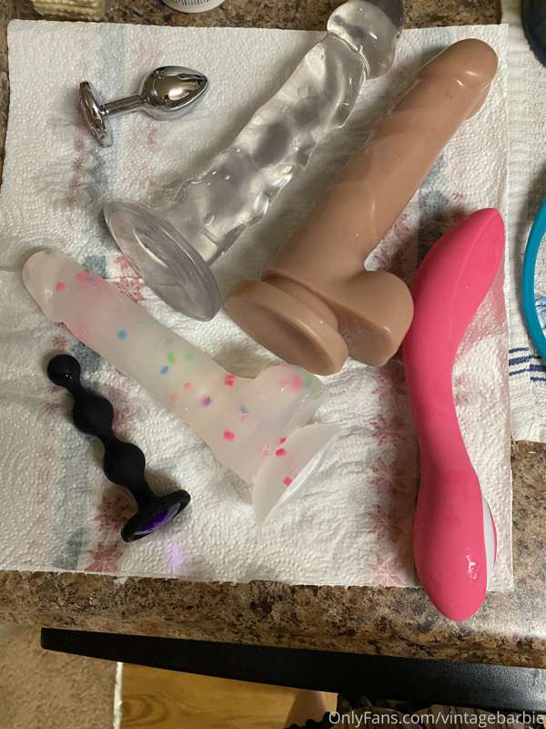 Cant wait to test my new bead plug and dildo on my live stre.. 1