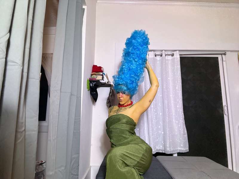 Marge Simpson content being sent out 💛💙 ( comment a heart em..