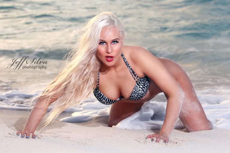 Mmmm the ocean is so wet and hot ... like me 😝❤️