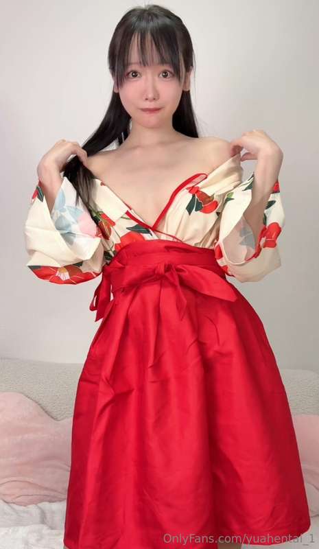 Kimono 👘 💓💓 Brushy vibrators, dildos, and the New one…😍😍 I'l.. 2