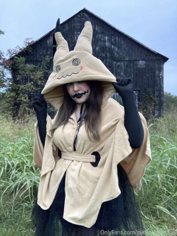 A wild mimikyu has appeared! What will you do? 🖤 24
