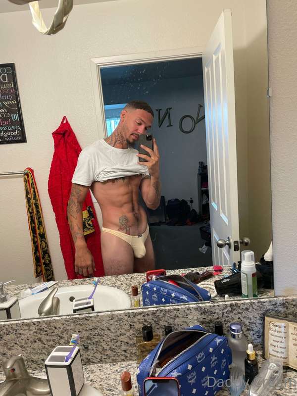 Swipe swipe swipe   100 likes and I’ll post the video of me .. 6
