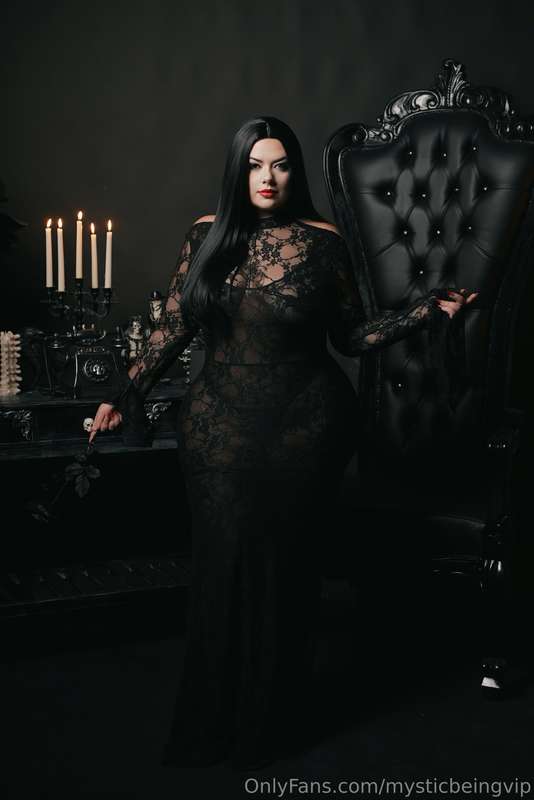 Day 9/31 days of Halloween | Morticia from the Addams family.. 9