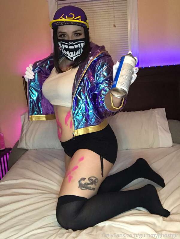 Akali with body paint 💜 22