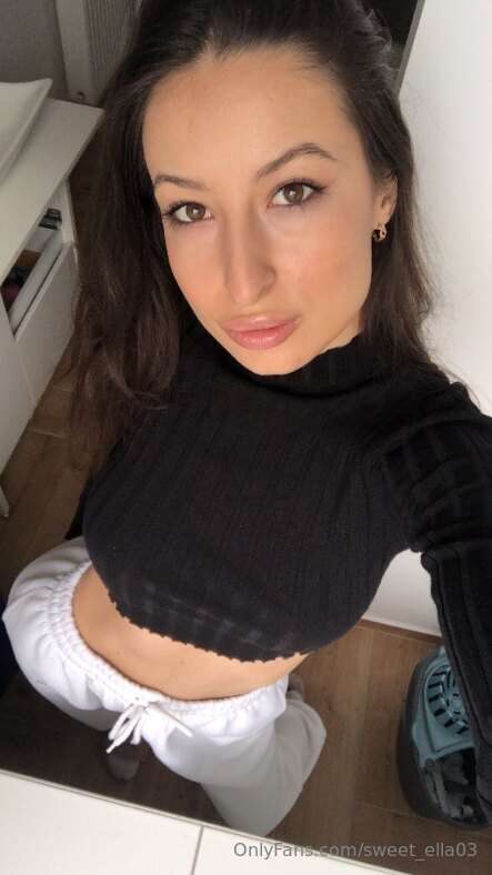 ❤️ 𝗙𝗥𝗘𝗘 𝗢𝗡𝗟𝗬 𝗡𝗢𝗪 ❤️ @laylashine shy but experienced cutie wi..