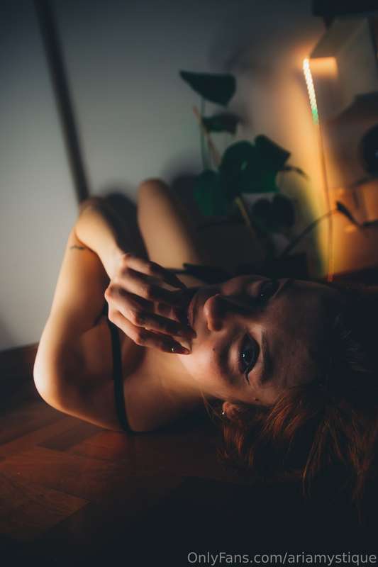 That girl wants to be playful. Would you help her ?
