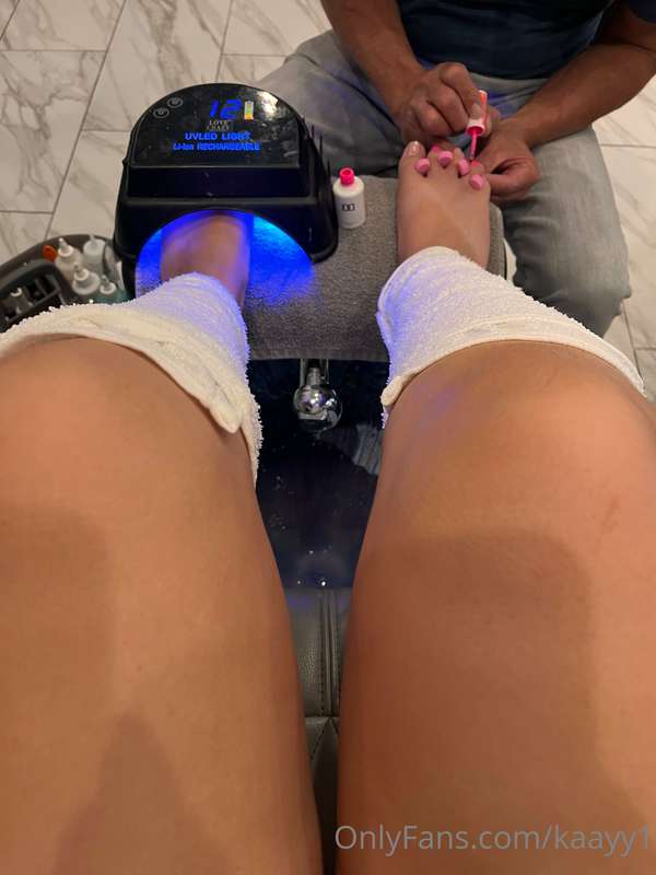 would you lotion me up and rub my legs?🤍
