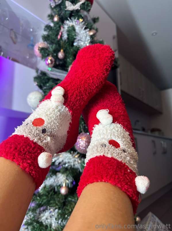 Do you like my cute Christmas socks, footboy? ❤️
