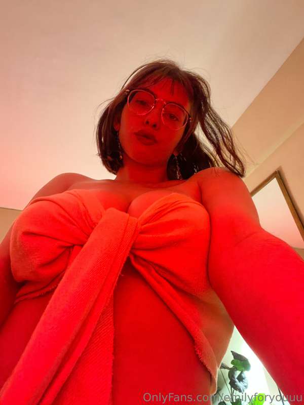 Morning titties to start your day. 🍒 2