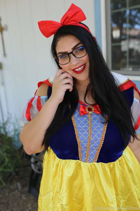 FULL PHOTOSET: Come and save this princess and she'll show y..