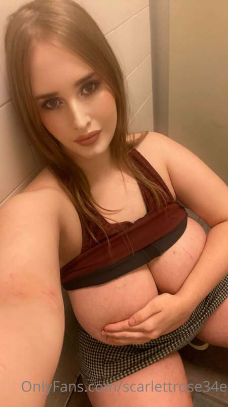 I’m pretty sure I deserve a spanking 🥵🍒🍑