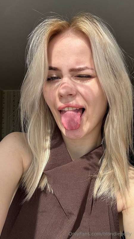 Sunlight and me — the perfect duo today 😜