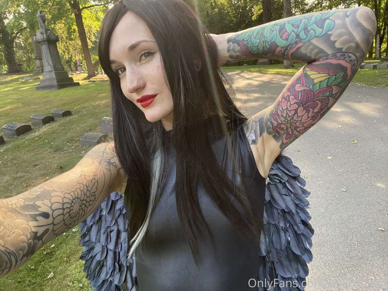 I did a super fun photoshoot in a cemetery today! I also wen..