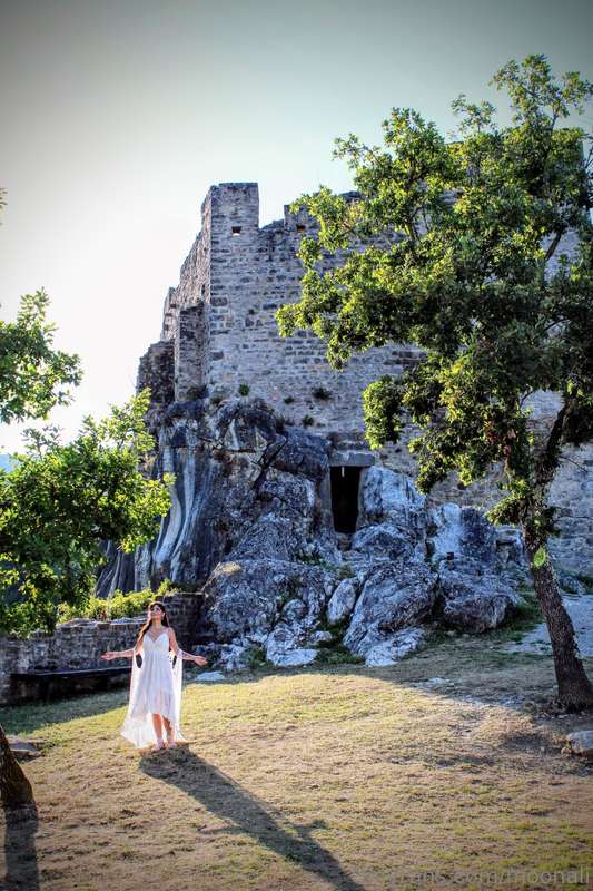 i went to visit a beautiful castle. guess what I did on the ..