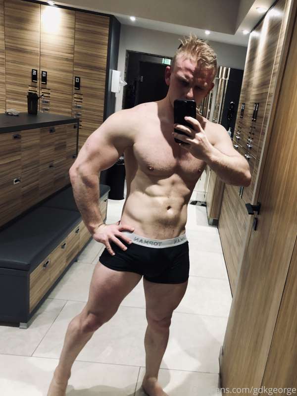 Flexing for you!!
 
Check out my main account for explicit b..