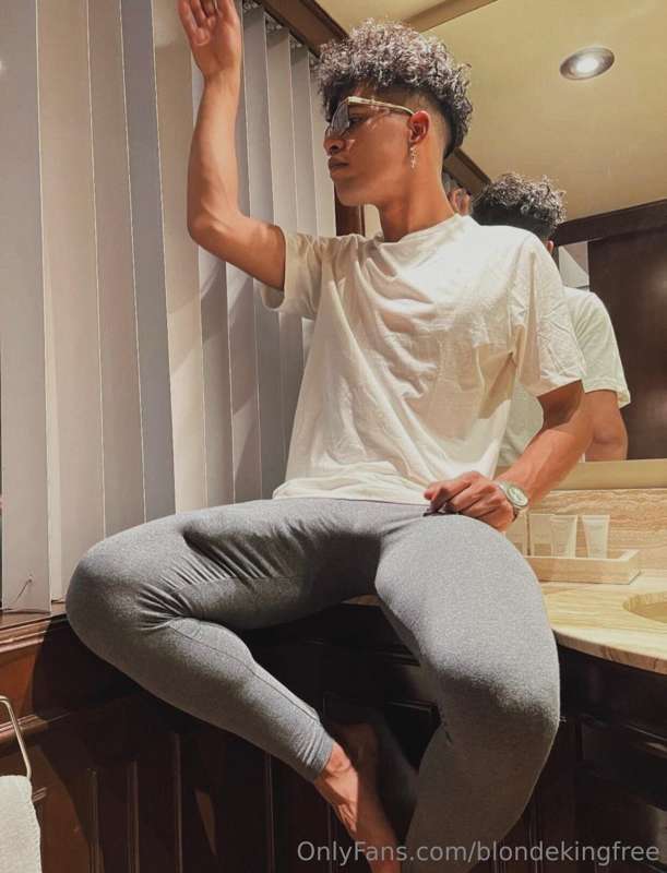 Look his 11.4 inches 🍆 🥵😈Should I collab with him⁉️ OMG‼️ 😱😏.. 3