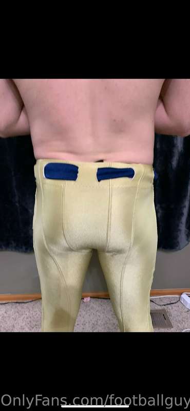Sexy HOT muscular SGT having some fun showing off in his foo.. 18