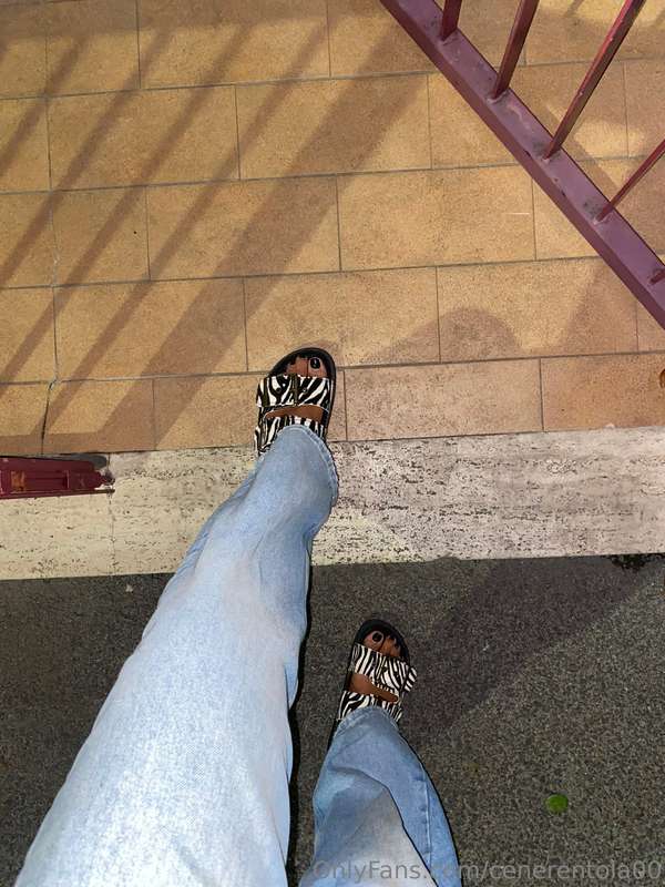 This is my hot feet!!🔥 Are you ready to see them in action, .. 1