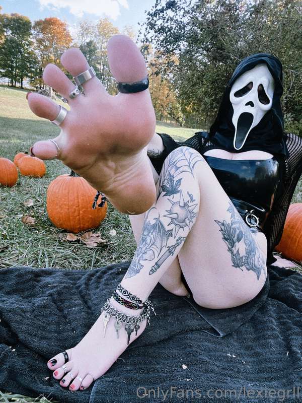 What’s your favorite scary movie? 2