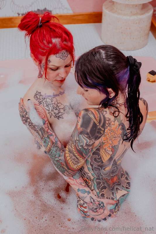 Splish splash I was takin' a bath (with @sour_sadie ) 🛁🧖🏻‍♀️.. 5
