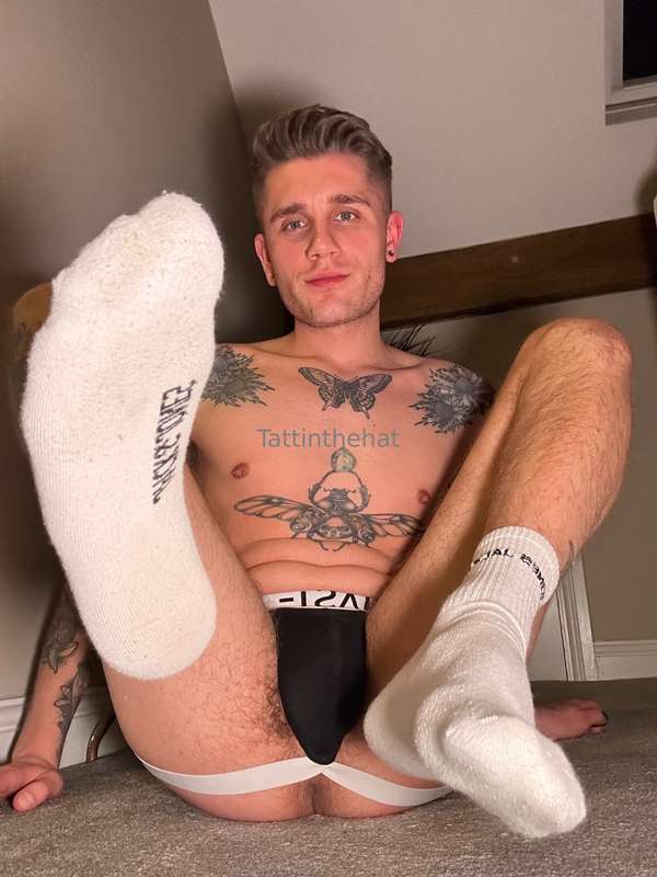 Hole and feet 👀👣 4
