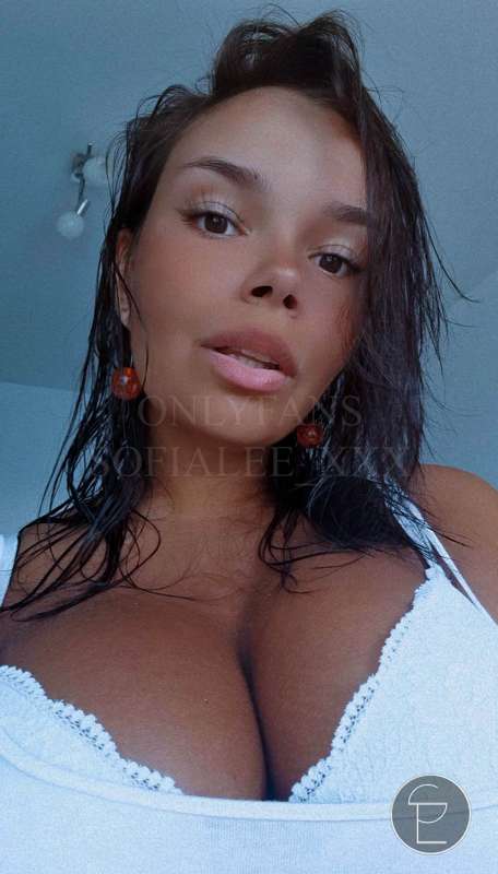 Would you like to taste my cherries? 🍒💦 2