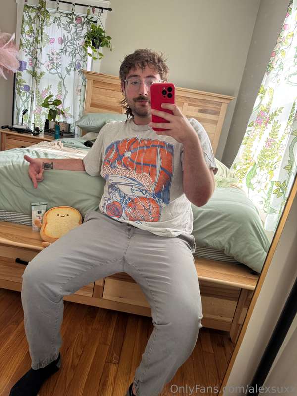 only swipe if you wanna see my cock (ok?) <3 kinda soft in t..