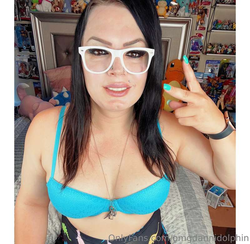 I’m a social media slut 🤓🐬 26
