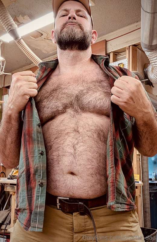 Made it to the shop this morning and I’m already so horny. T.. 3