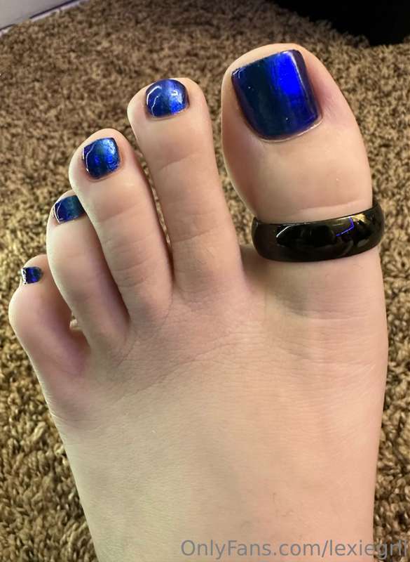 I repainted my toes for my collab next week 😁 are you gettin.. 1
