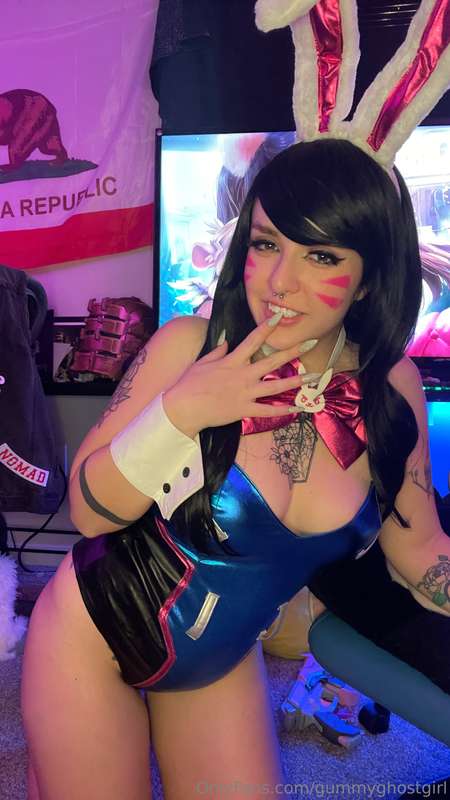 Bunny girl D.va 🐰🩷 some cute feet stuff here 😉 1