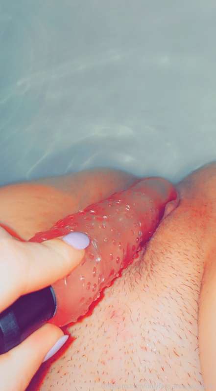 🚨 STOP SCROLLING 🚨
Check out this DDD 26 year old Milf @xoxo.. 2