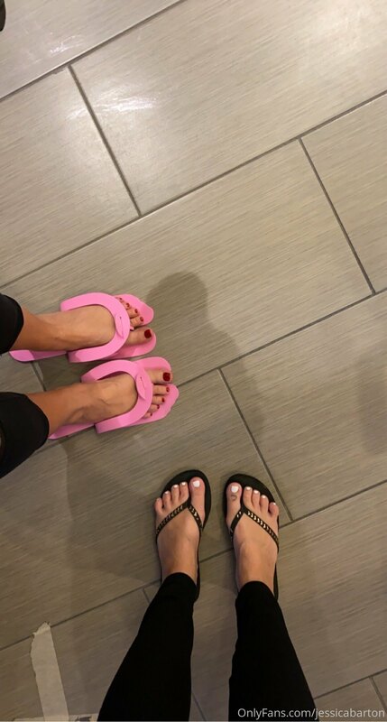Got pedis with @jennbartontwin yesterday ? feet and toes loo..