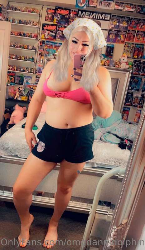 Geeky gals love to show off 💙