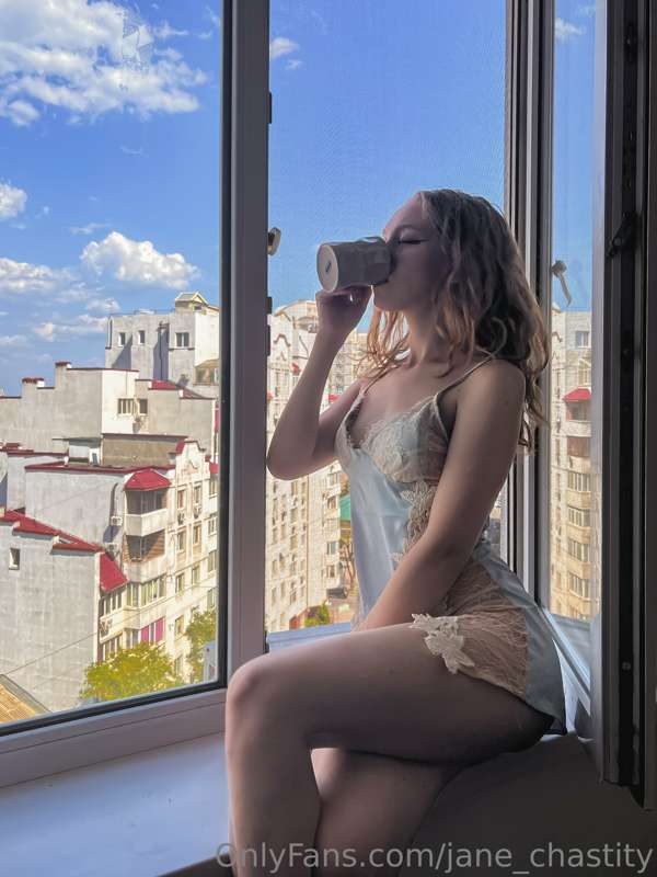 ☕️𝘼𝙜𝙧𝙚𝙚, 𝙞𝙩 𝙞𝙨 𝙢𝙪𝙘𝙝 𝙢𝙤𝙧𝙚 𝙥𝙡𝙚𝙖𝙨𝙖𝙣𝙩 𝙩𝙤 𝙬𝙖𝙠𝙚 𝙪𝙥 𝙩𝙤 𝙩𝙝𝙚 𝙨𝙢𝙚𝙡𝙡 𝙤𝙛..