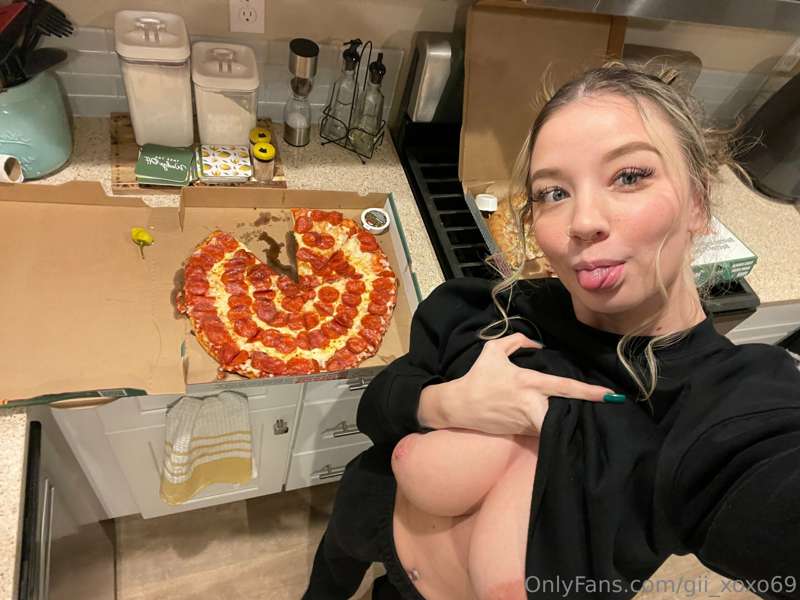 Anyone remember getting papa johns once a month at school? L..