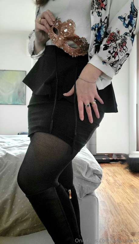 Pronti per il carnevale? 🥳 forse meno vestita... 💋💋😘 Ready f..