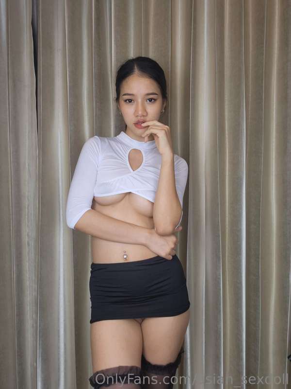 Would you hire me as your secretary?😘 4